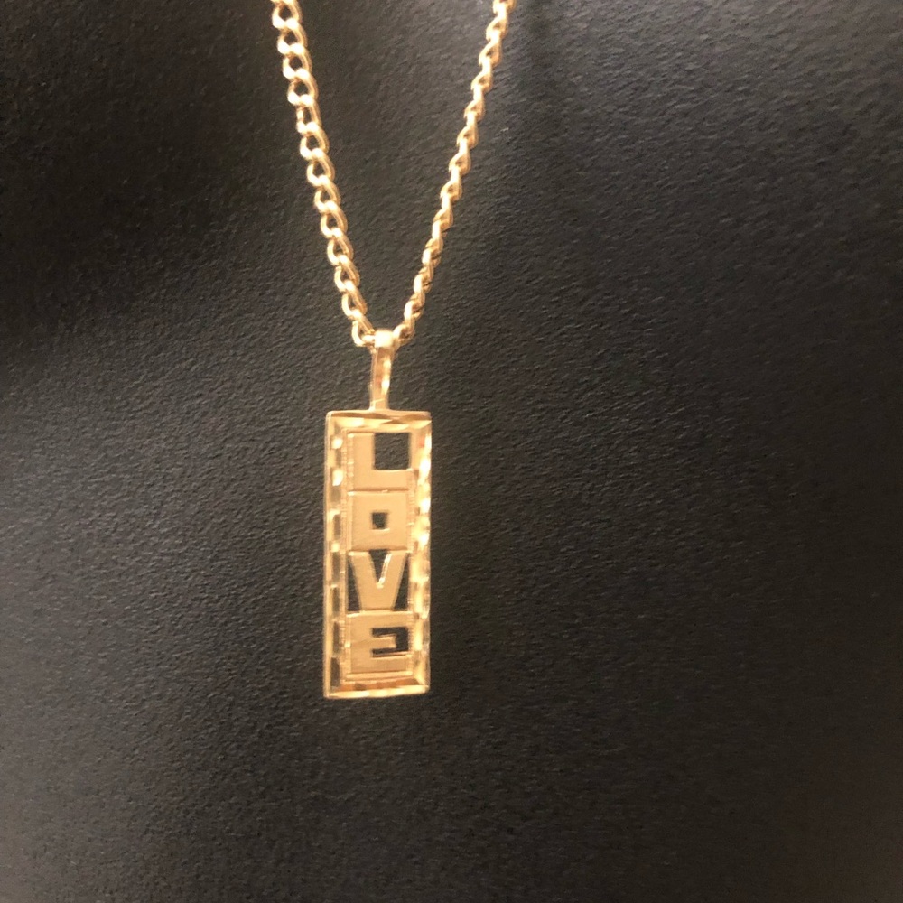 ♥️ 14k Gold chain and “LOVE” Charm .45 oz  ♥️ - Picture 2 of 9